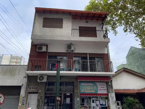 Lacroze 4700 e/ Alvear y Pueyrredón