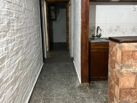 Casa 6 ambientes con 1 baño