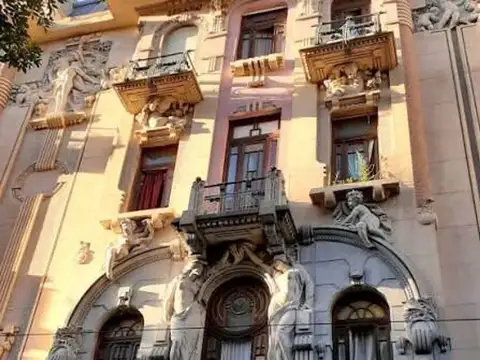 Avenida Hipólito Yrigoyen 2500