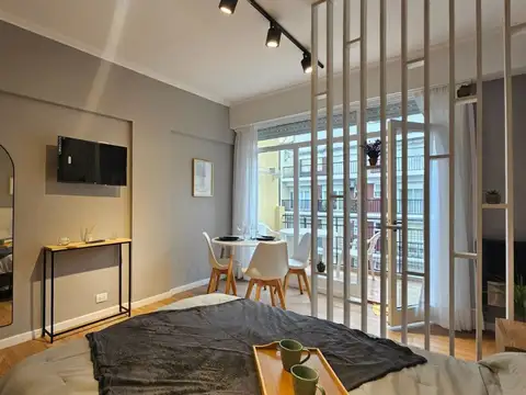 1 AMBIENTE AL FRENTE CON BALCON TERRAZA