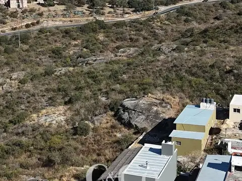 Venta Complejo Turístico De Casa Y 3 Departamentos En Barrio Vistas Del Lago- Villa Carlos Paz