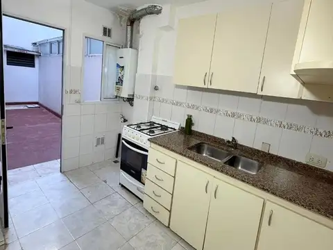 VENTA despartamento 2 amb con patio Barracas primer piso