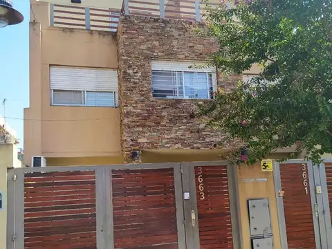 Casa 6 ambientes con 2 baños