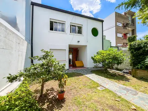 Casa en venta La plata. 5 amb quincho y jardin