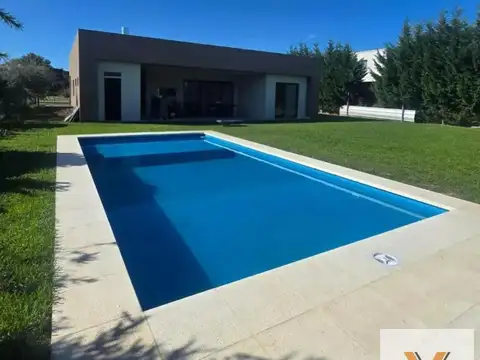 Casa en Venta - 4 Dormitorios 2 Baños - 1013mts - Escobar
