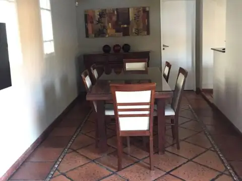 MUY BUEN CHALET CON DETALLES DE CATEGORÍA
