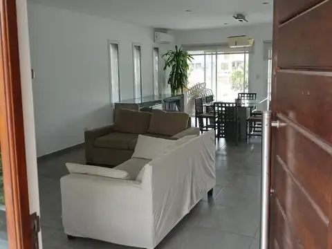 Casa en Alquiler en El Cantón - Norte, USD 1.900