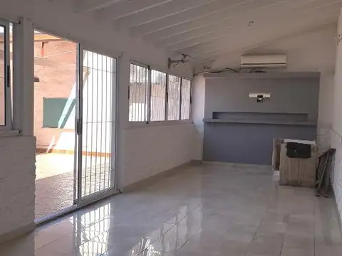 Casa 6 ambientes con 3 baños
