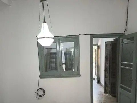 Casa 6 ambientes con 1 baño