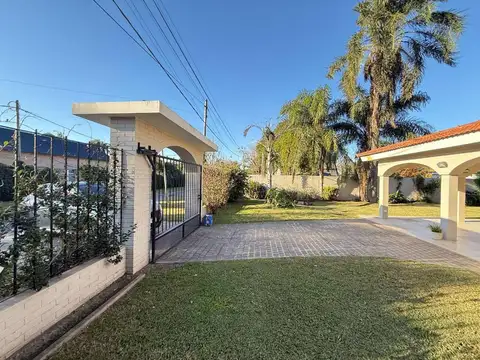 Casa en Venta con 2 cocheras