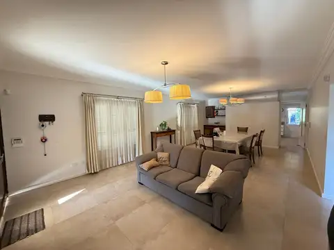 VENTA/CASA/BRIGADIER LÓPEZ/ PILETA/3 DORM