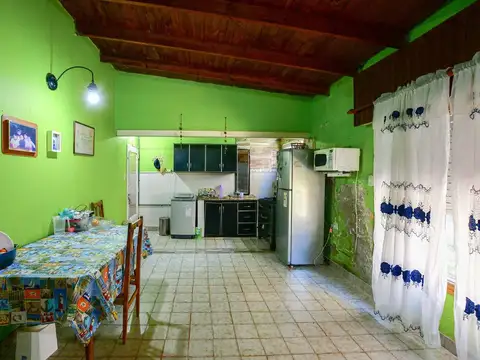 Casa 4 ambientes con 1 baño