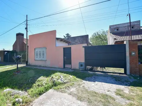 VENTA CASA 3 DORMITORIOS CON PARQUE EN LA PLATA