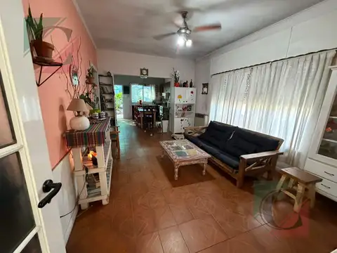 Casa 5 ambientes con 2 baños