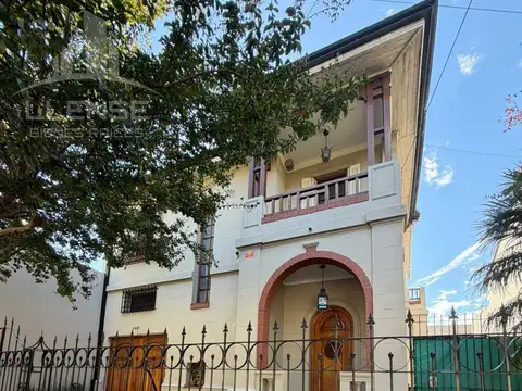 Casa historica 2 plantas en venta/permuta - Quilmes Residencial