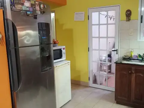 Casa 8 ambientes con 4 baños