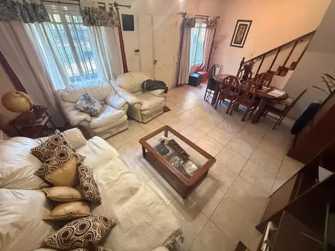 Casa 6 ambientes con 3 baños
