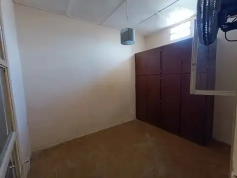 Casa 6 ambientes con 1 baño