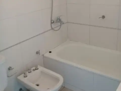 Departamento 6 ambientes con 2 baños