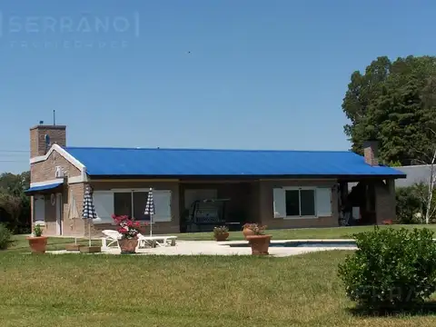 Venta Casa dos dorm., sobre lote de 2900 m2, pileta, calle Vigil , Sakura, Exal. de la Cruz