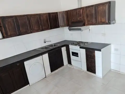 Casa 5 ambientes con 1 baño