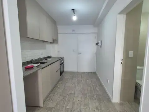 EXCELENTE MONOAMBIENTE AL FRENTE SEMIPISO CON BALCON