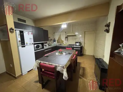 Vende Casa con Local comercial y Departamento en Cipolletti