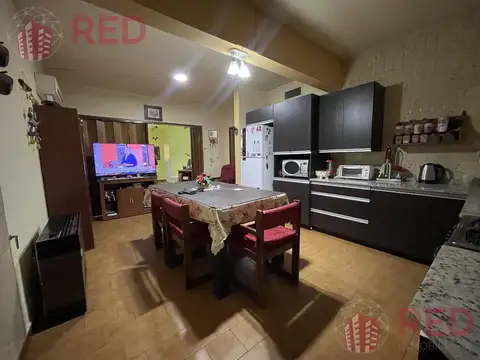 Vende Casa con Local comercial y Departamento en Cipolletti