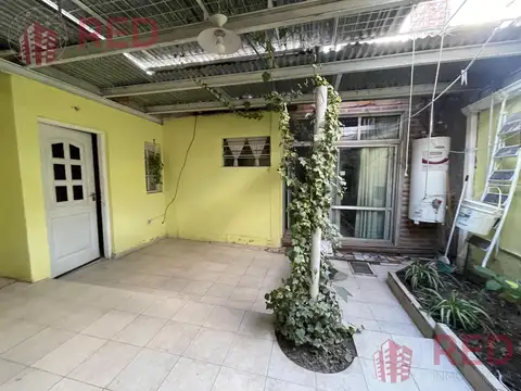 Vende Casa con Local comercial y Departamento en Cipolletti