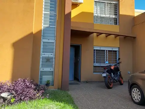 CASA  ESTILO MINIMALISTA DE 6 AMBIENTES