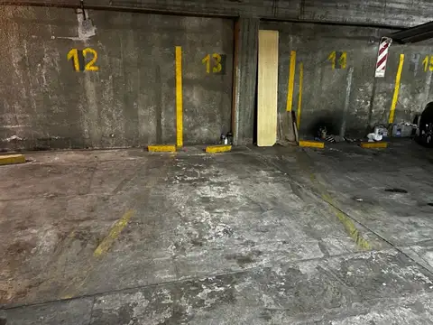 Cochera techada y fija en Sanabria y Tinogasta, Villa Devoto