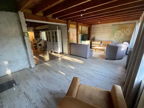 Casa 6 ambientes con 2 baños