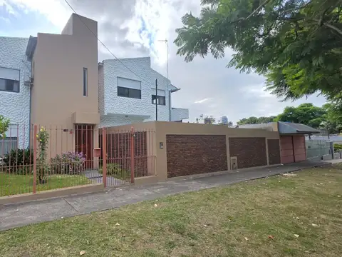 Venta Casa 4 amb con Garage doble en Quilmes Oeste