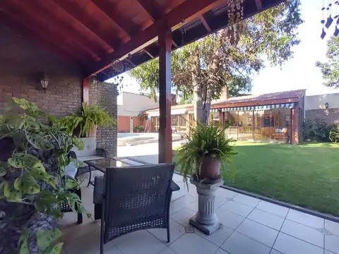 Chalet en venta 6 Amb. El Palomar 2 lotes Gran parque