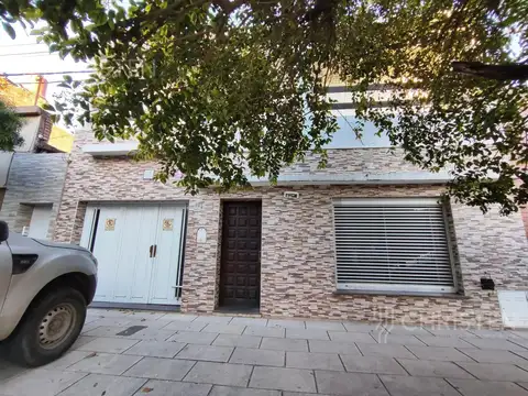 Casa en  venta. 3 Dormitorios + Patio + Cochera