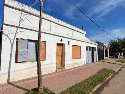 Se venden 3 casas sobre av. centenario la calera