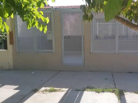 ALQUILER CASA GUAYMALLEN,SEMI PRIVADO,2 DORMITORIOS, COCHERAS, PATIO