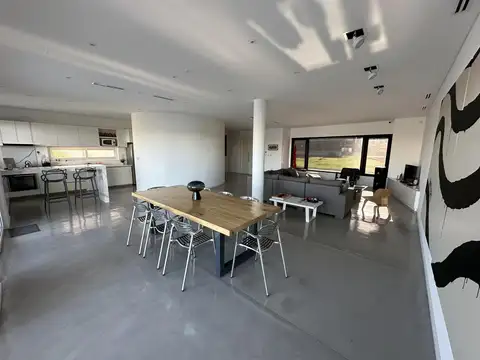 Casa estilo Le Corbusier y sustentable en Barrio Costas, Puertos