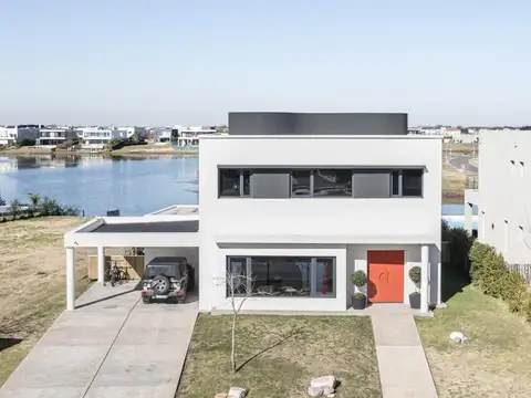 Casa estilo Le Corbusier y sustentable en Barrio Costas, Puertos