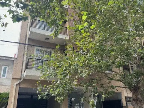 Alquiler departamento de 2 ambientes con balcón y cochera en Ramos Mejía