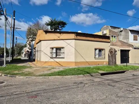 CASA EN VENTA JOSE L. SUAREZ PILETA Y PARRILLA