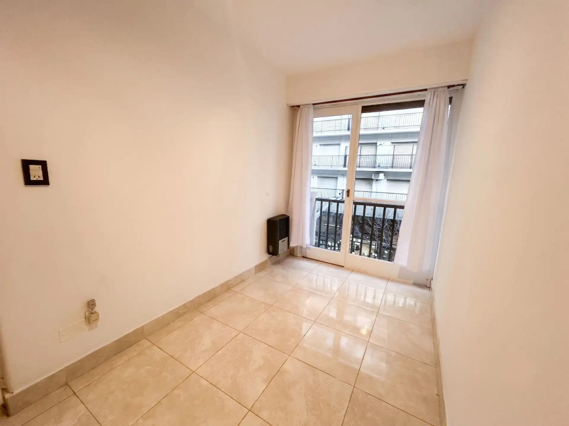 Venta monoambiente frente Plaza Colón reciclado