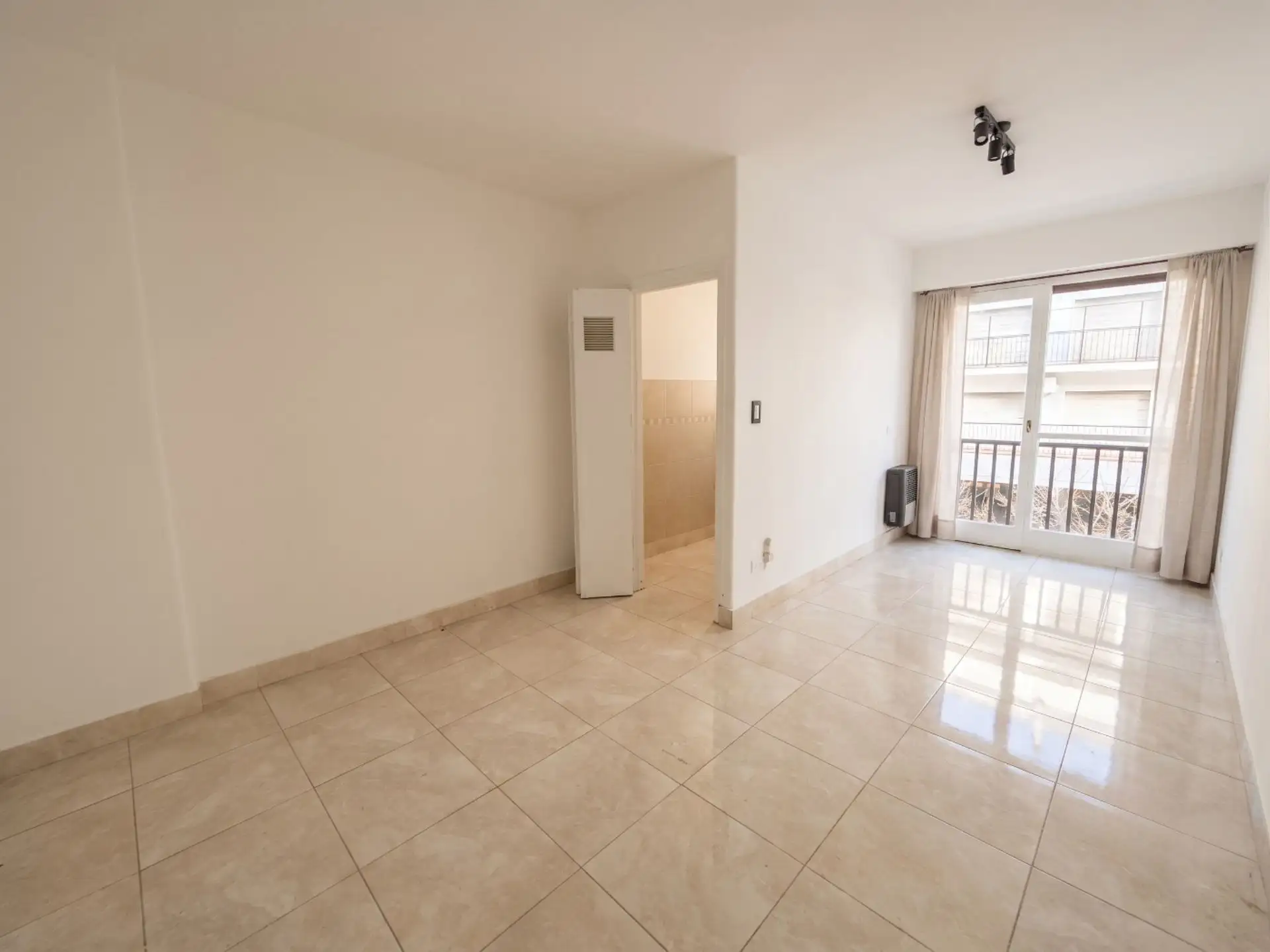 Venta monoambiente frente Plaza Colón reciclado