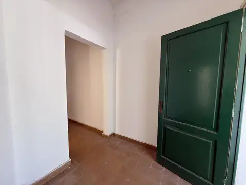 Casa 6 ambientes con 2 baños