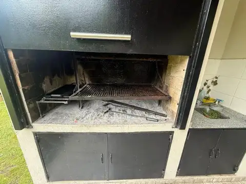 Casa en La Montura   para alquiler temporal con pileta,