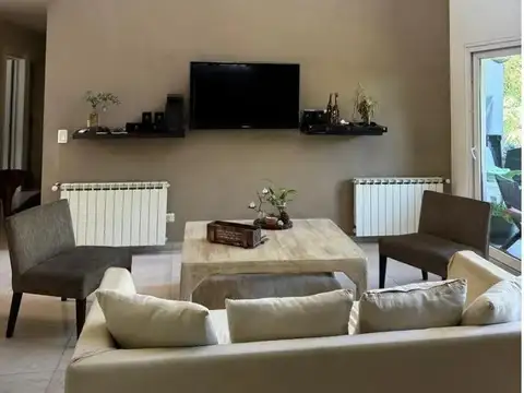 Casa 4 ambientes con 4 baños