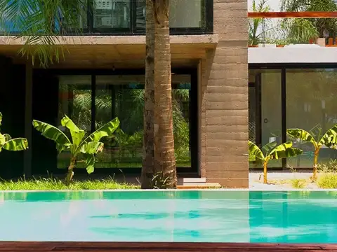 Nicolás D. Montanaro entre Avda. V. de Itatí y Pre 100