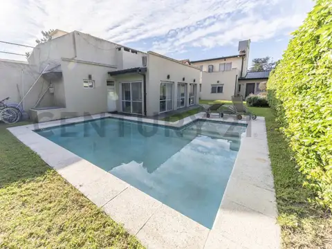 Casa de 4 Ambientes con Quincho y Gran Jardín en Hurlingham – Apto Crédito - Ace