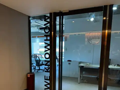 Oficina en Alquiler con 3 cocheras