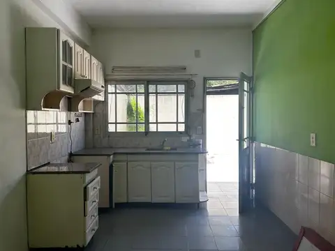 CASA - VENTA - 3 AMB- LOMAS DE ZAMORA - FINANCIACION  PRIVADA-OPORTUNIDAD